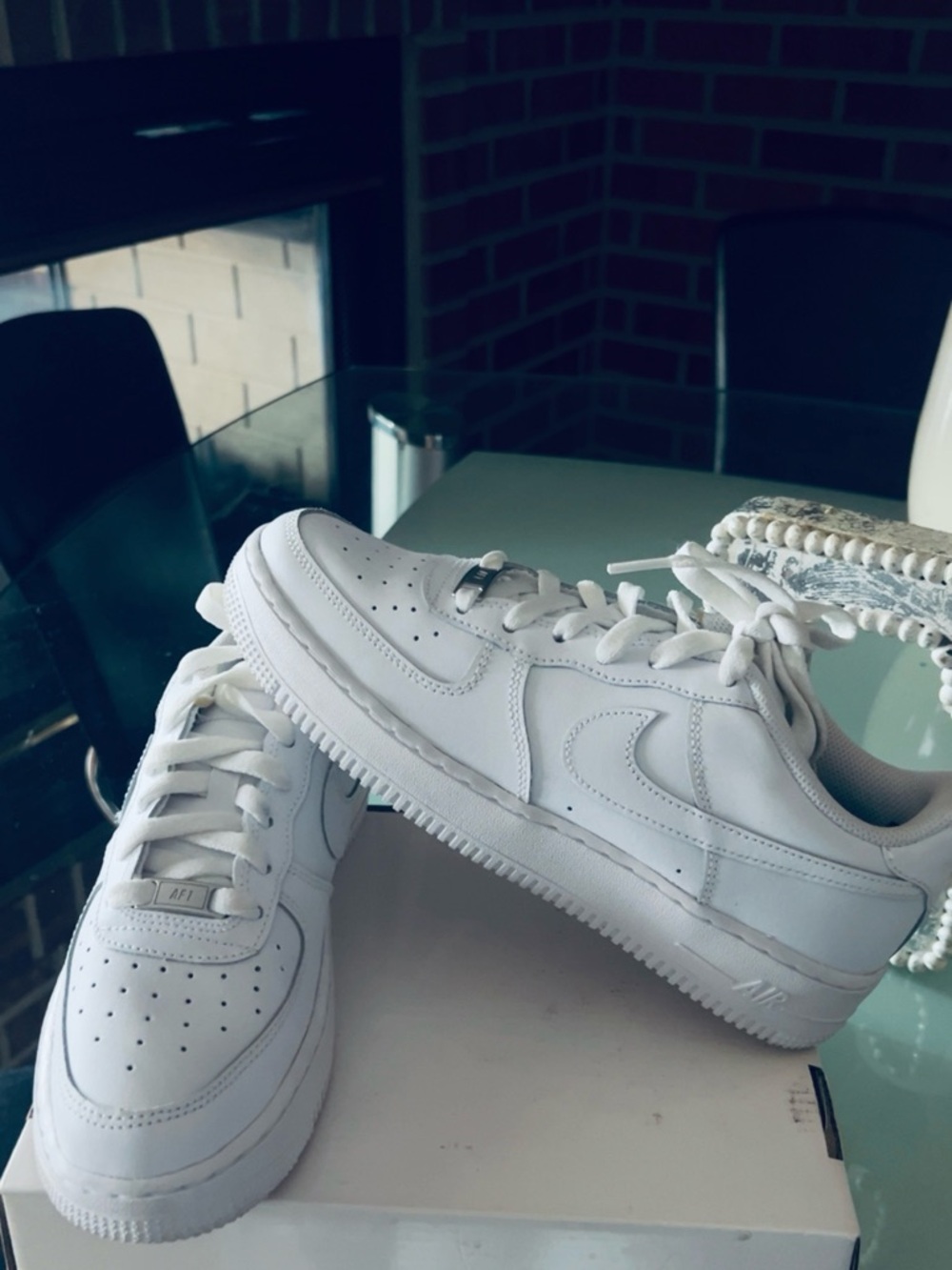 Nike Air Force 1 White Low-Top Leather Sneakers - Picture 6 of 6